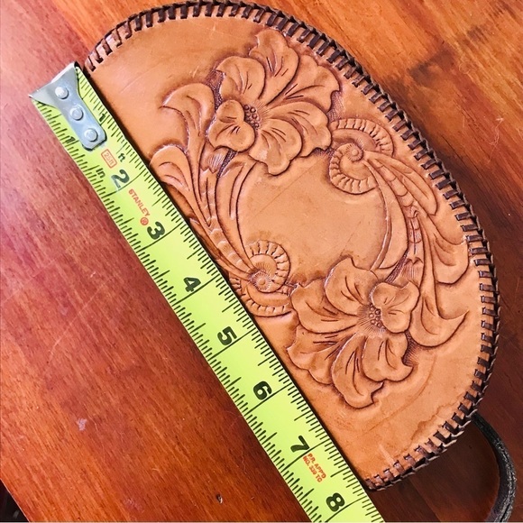 Vintage tooled leather zippered pouch or clutch - Picture 3 of 9